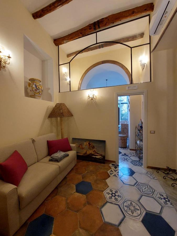 Dimora Storica "Le Stanze Di Dioniso" Villa Naples Luaran gambar