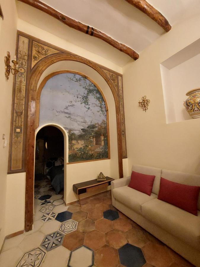 Dimora Storica "Le Stanze Di Dioniso" Villa Naples Luaran gambar